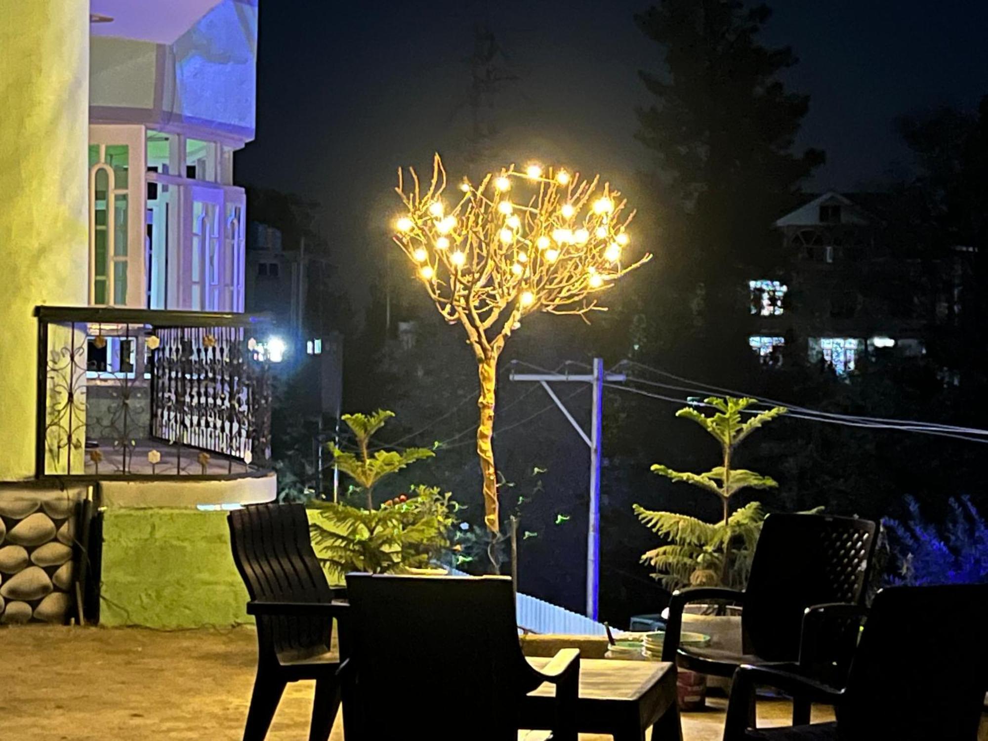 Everest Guest House Gulmarg Exterior foto