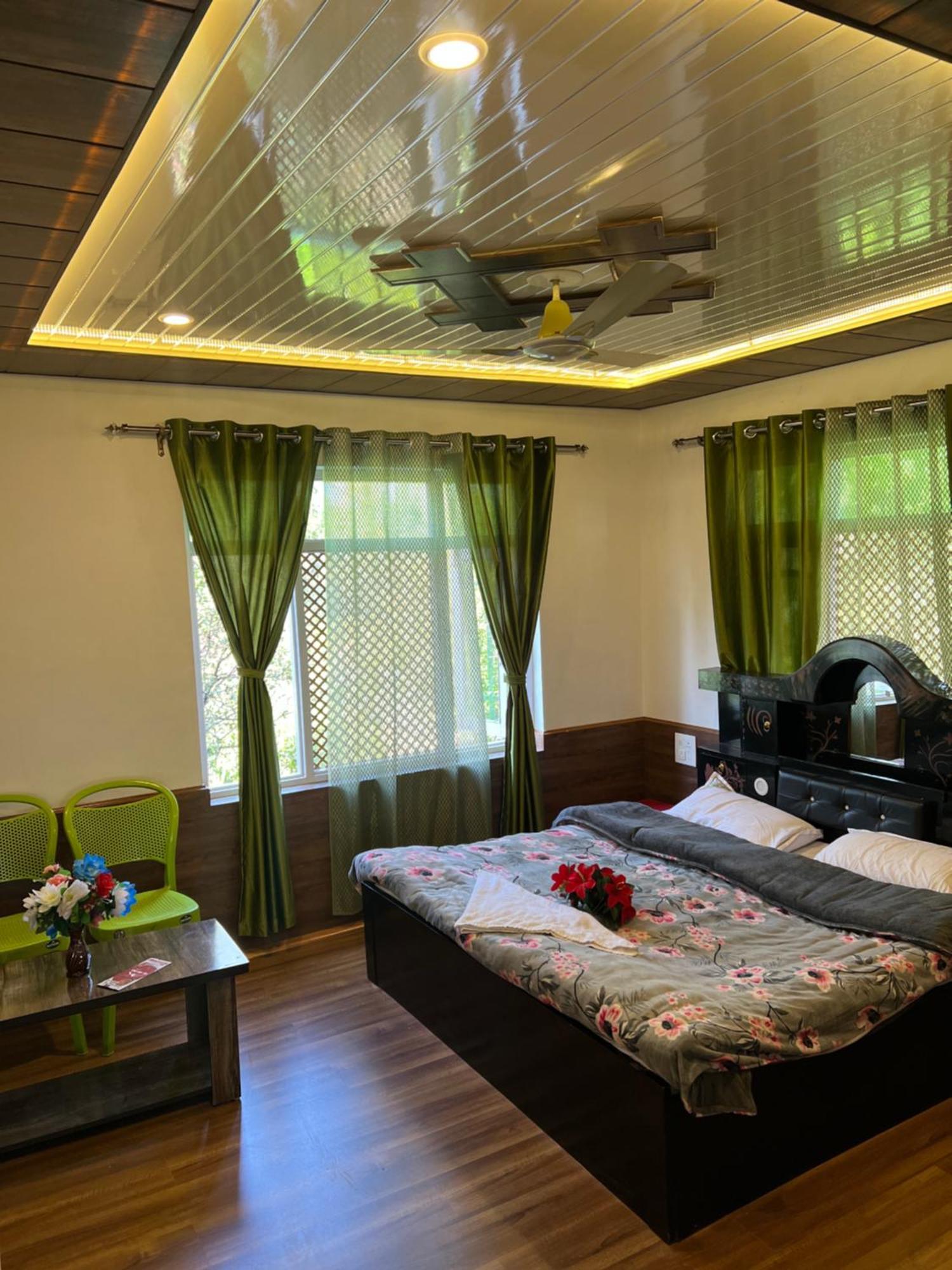 Everest Guest House Gulmarg Exterior foto