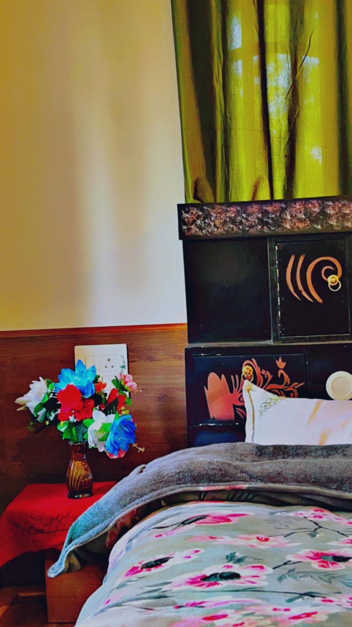Everest Guest House Gulmarg Exterior foto