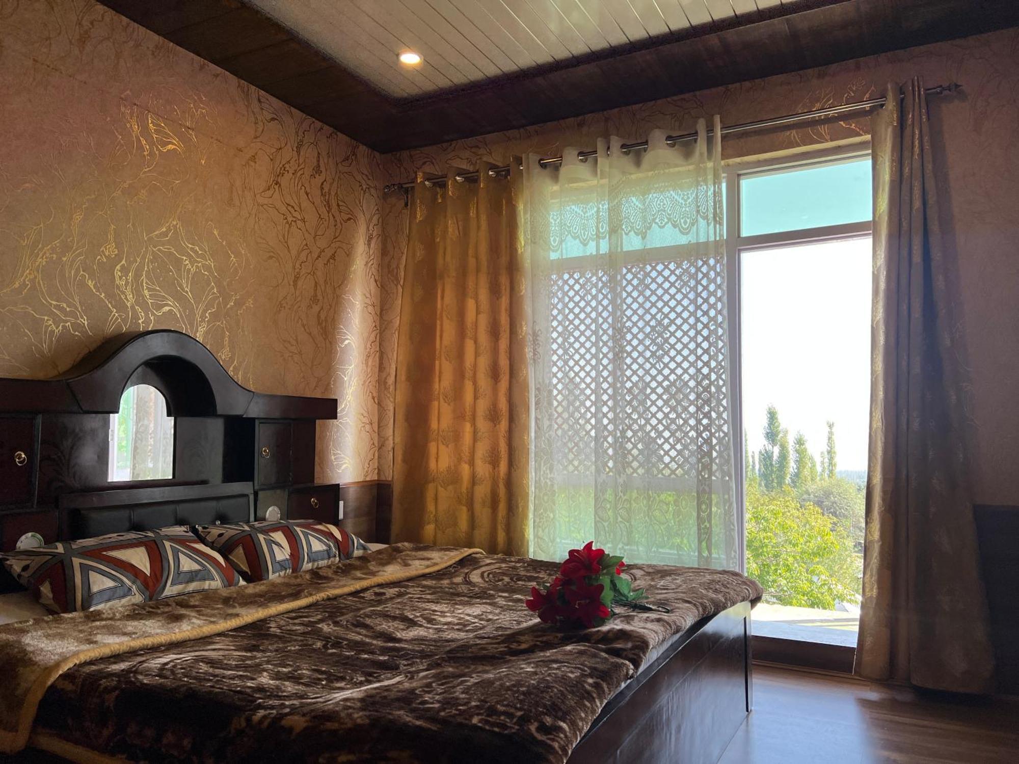 Everest Guest House Gulmarg Exterior foto